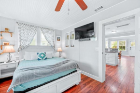 Uptown Charm Sleeps 6 Family & Pet Friendly